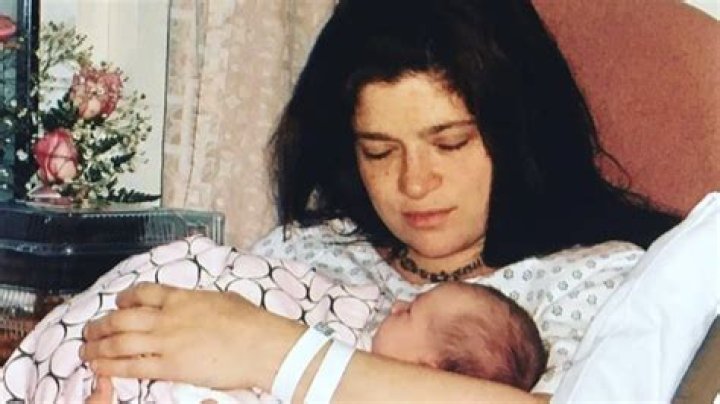 Alex Guarnaschelli Biography - Early Life, Career, Married, and Net Worth