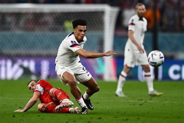 Antonee Robinson: Unraveling the Mystery of the Premier League Left-Back - SarkariResult