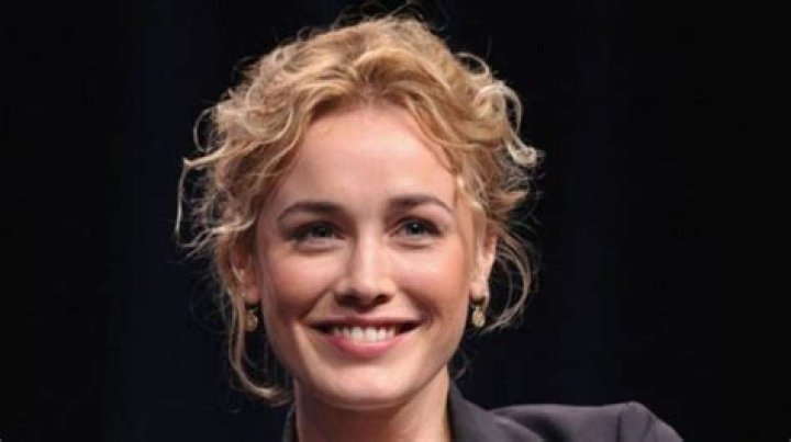 Dominique McElligott Height, Weight, Measurements, Bra Size, Shoe Size