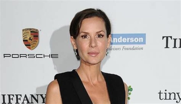 Embeth Davidtz Height, Weight, Measurements, Bra Size, Shoe Size