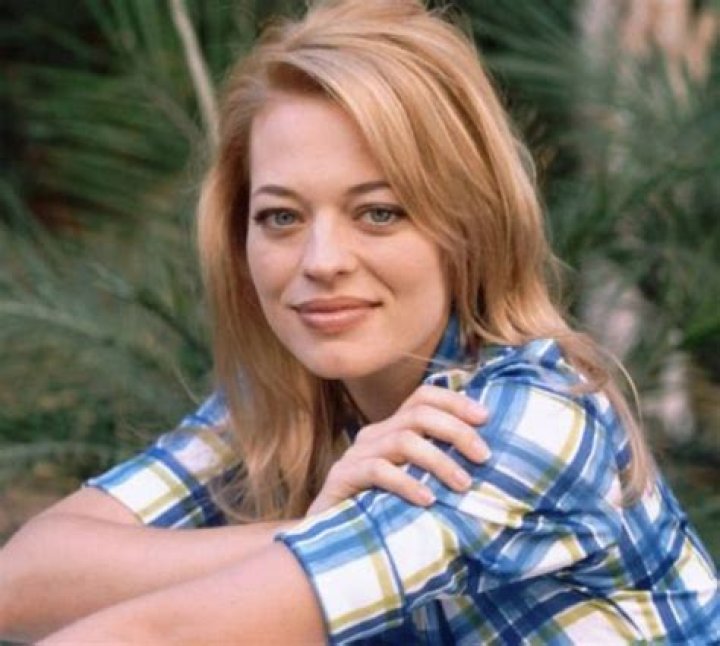 Jeri Ryan Height, Weight, Measurements, Bra Size, Shoe Size
