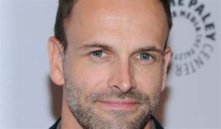 Jonny Lee Miller Net Worth: Details About Movies, Shows, Wife, Height, TV - SarkariResult