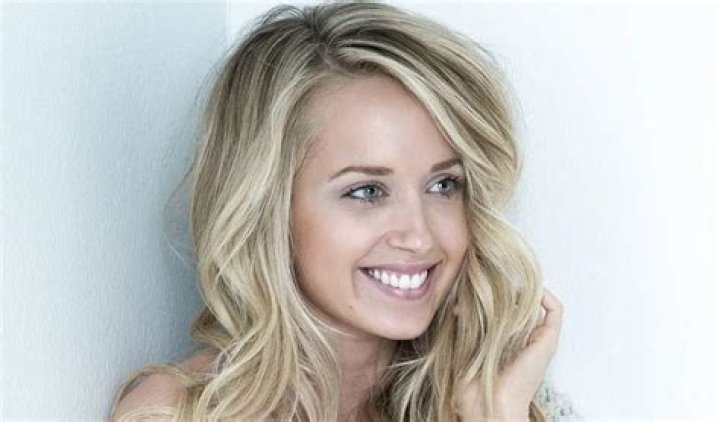 Megan Park Height, Weight, Measurements, Bra Size, Shoe Size