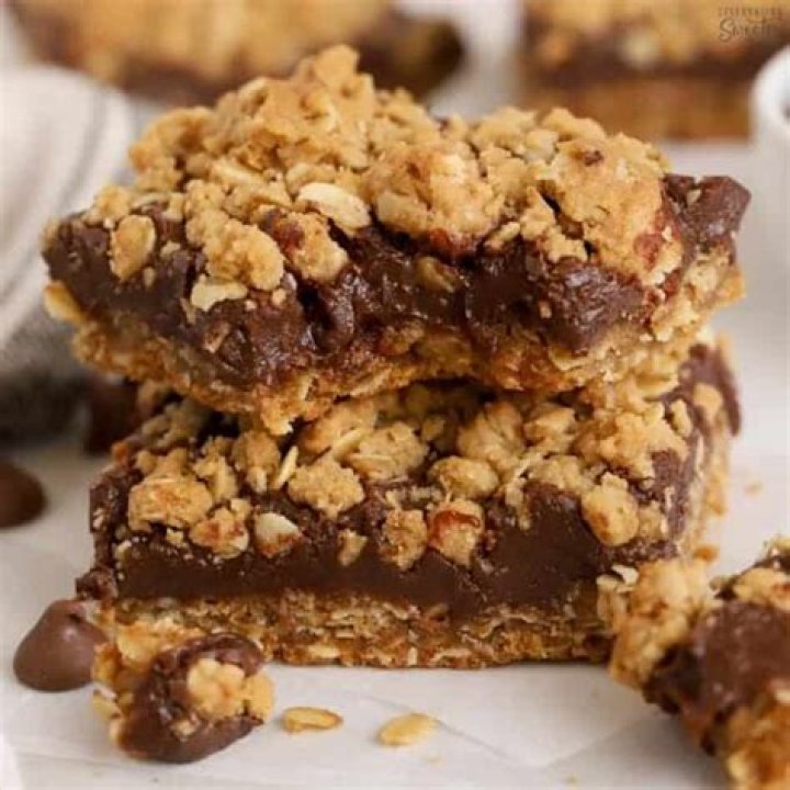 Oatmeal Fudge Bars (Quick & Easy)