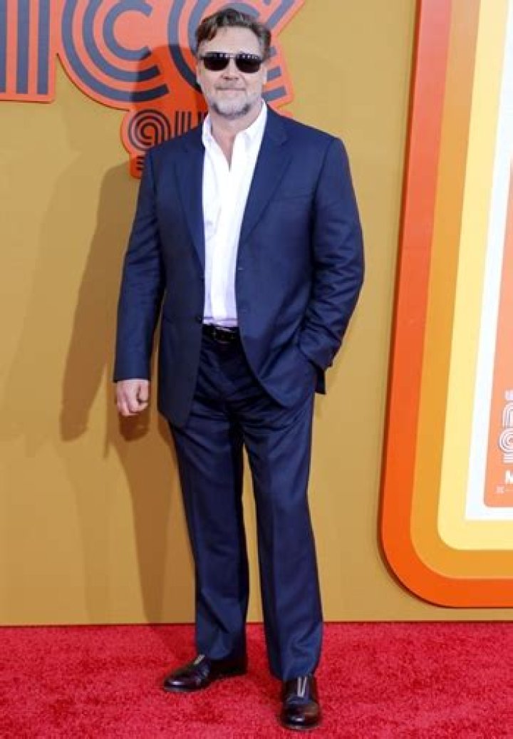 Russell Crowe Height, Weight, Body Measurements, Shoe Size