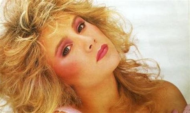 Samantha Fox Height, Weight, Measurements, Bra Size, Shoe Size