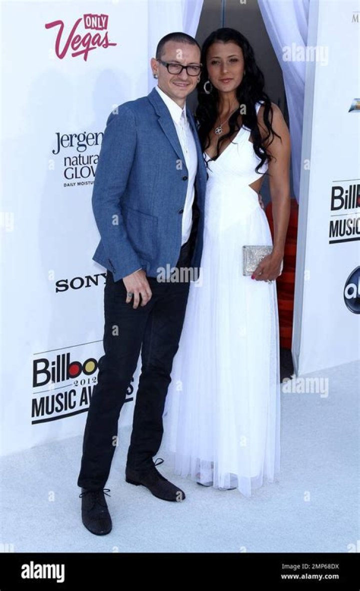 Talinda Ann Bennington Married, Husband, Net Worth, Career, Wiki-Bio