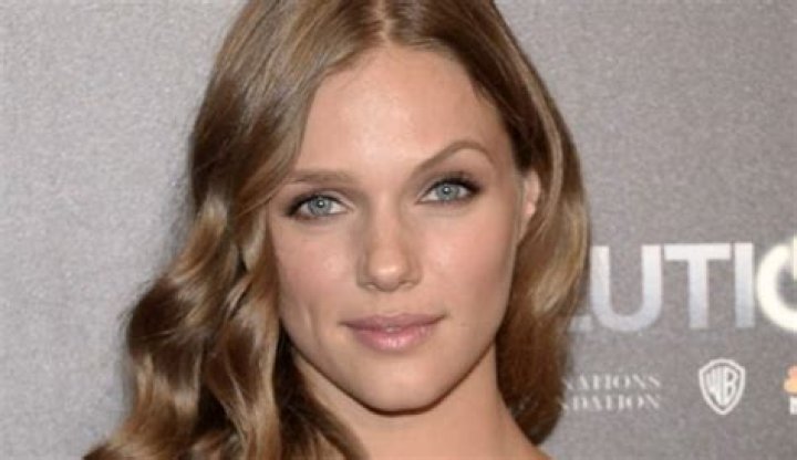 Tracy Spiridakos Height, Weight, Measurements, Bra Size, Shoe Size