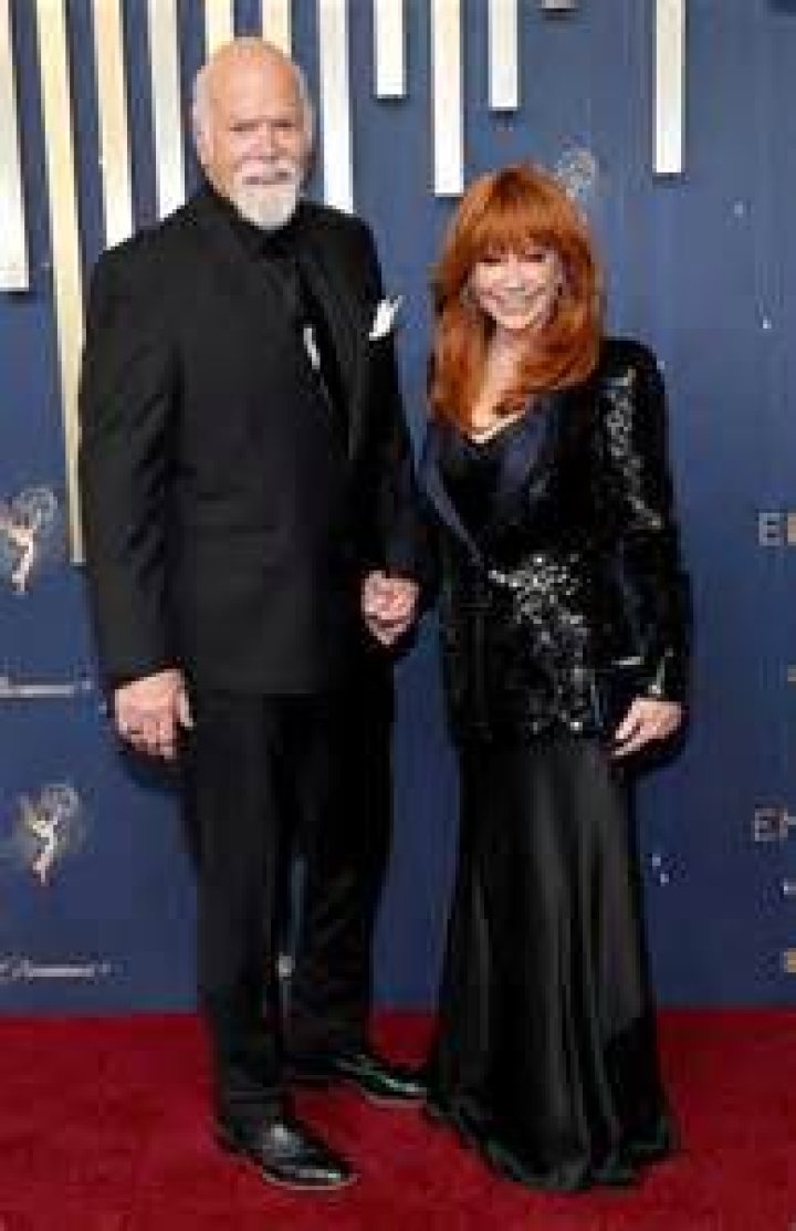Who Is Reba Mcentire's Boyfriend? She Started Dating Rex Linn In 2020 - SarkariResult